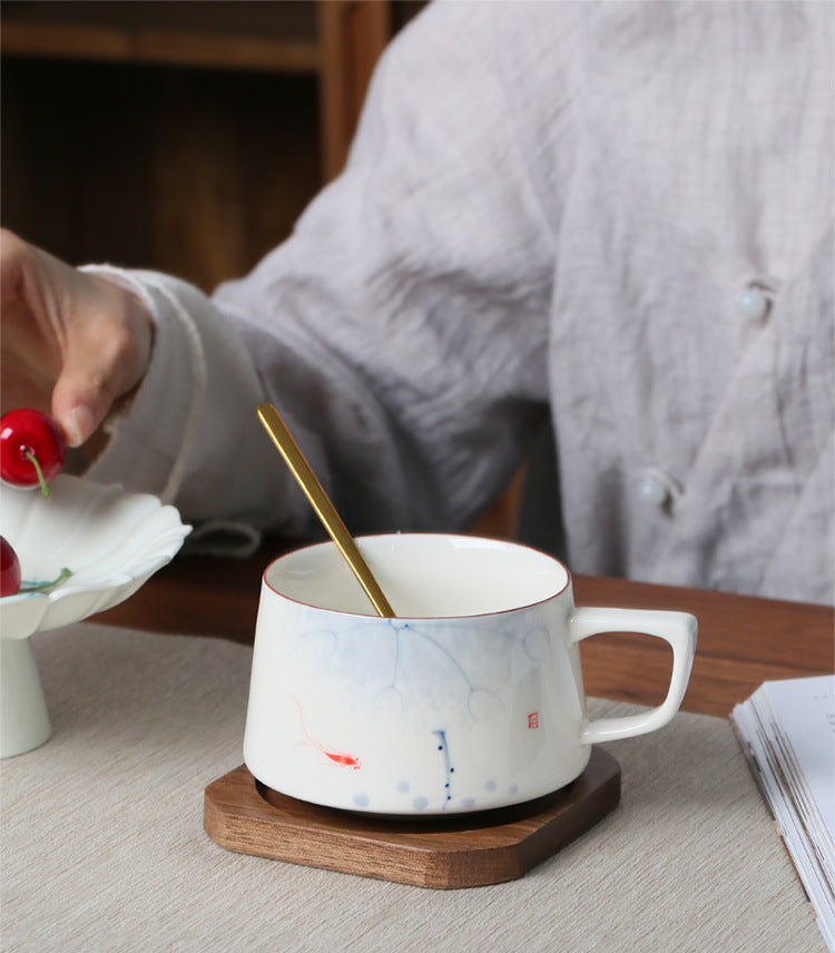 Chinese porcelain, traditional handicraft, hand-painted fish play coffee cup/mug