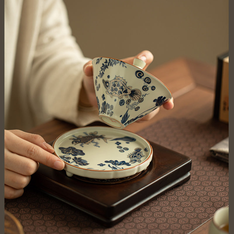 Chinese tea set, Sancai teacup with fish and algae pattern